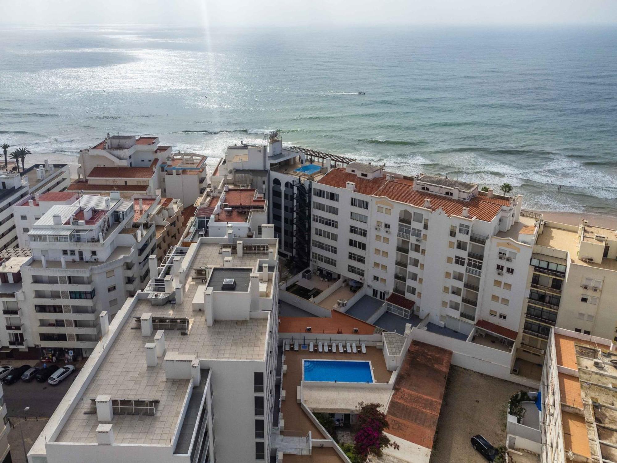 Caravelas 2-Bedroom Apartment With Pool - 50M From The Beach Armação de Pêra المظهر الخارجي الصورة