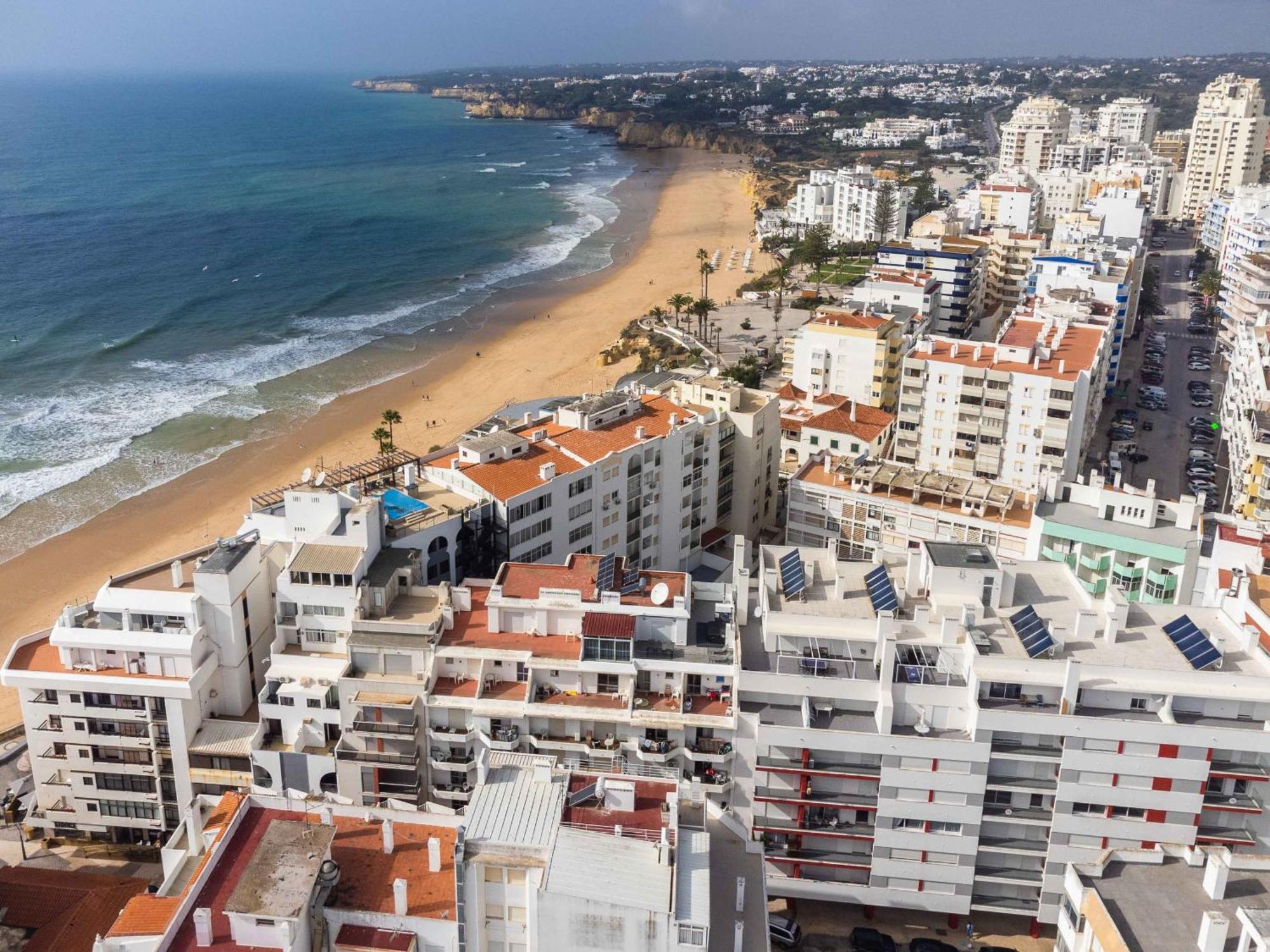 Caravelas 2-Bedroom Apartment With Pool - 50M From The Beach Armação de Pêra المظهر الخارجي الصورة